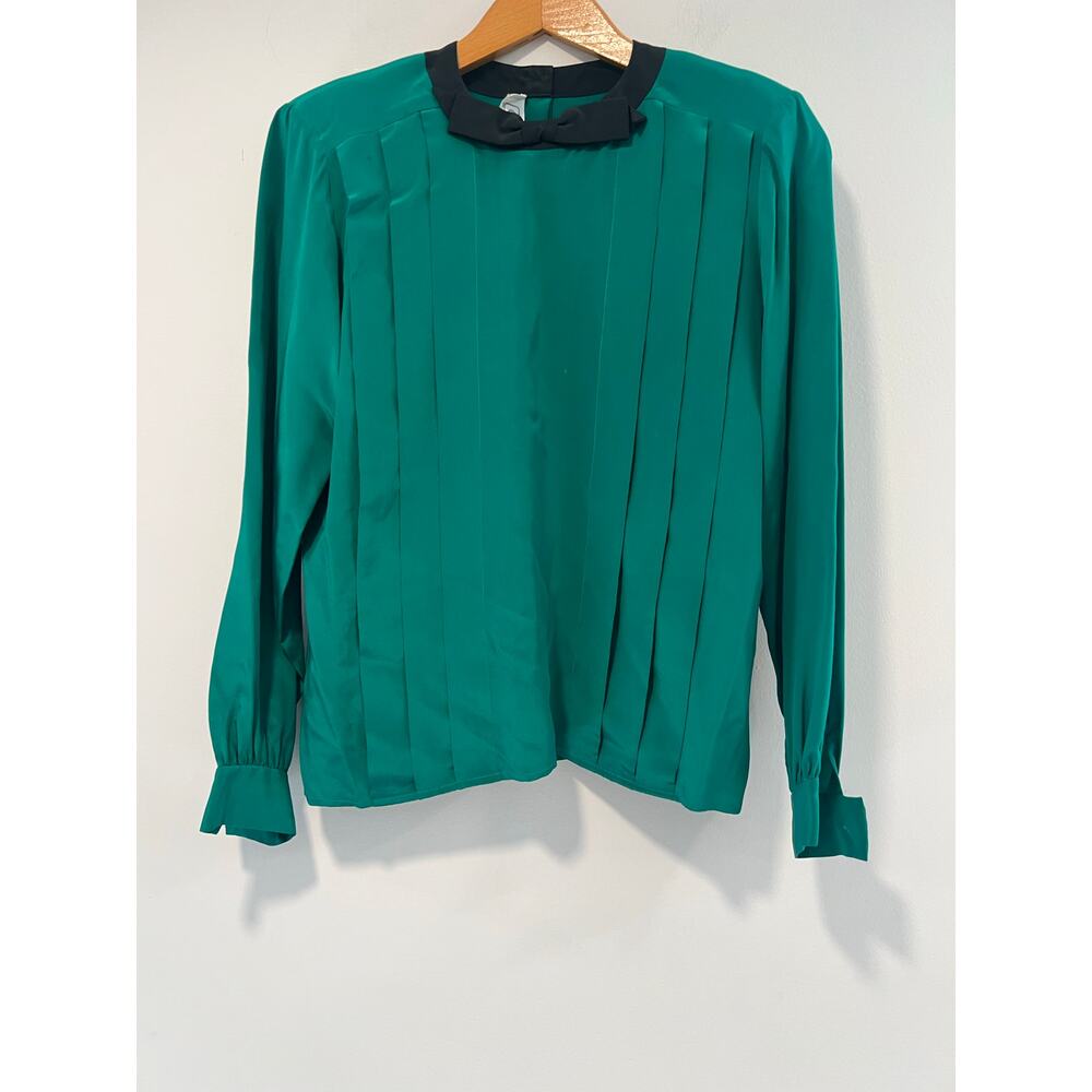 Carlisle 100% Silk Green  Pleated Blouse w Black Contrast Collar Size 8 JL